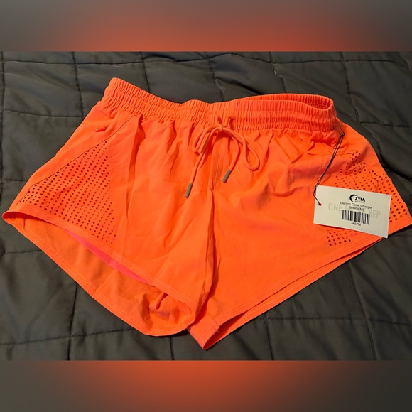 Zyia Electric Charge Coral shorts - Picture 1 of 2